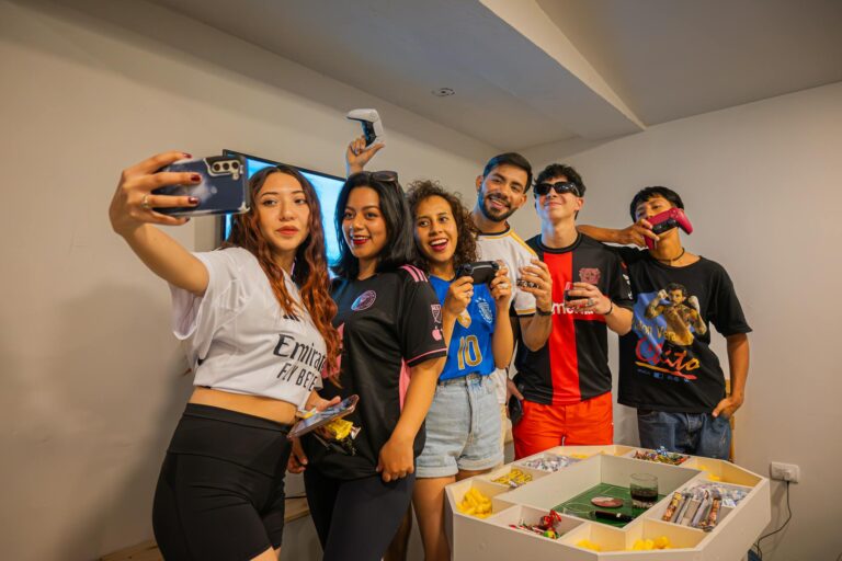 Modernes elektronisches Dartboard mit integrierter Sensortechnologie und digitaler Anzeige