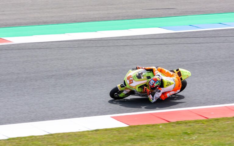 World Grand Prix 2025 im Überblick Alle Termine und Highlights World Grand Prix 2025 Darts Turnier mit Spielern und Publikumsjubel