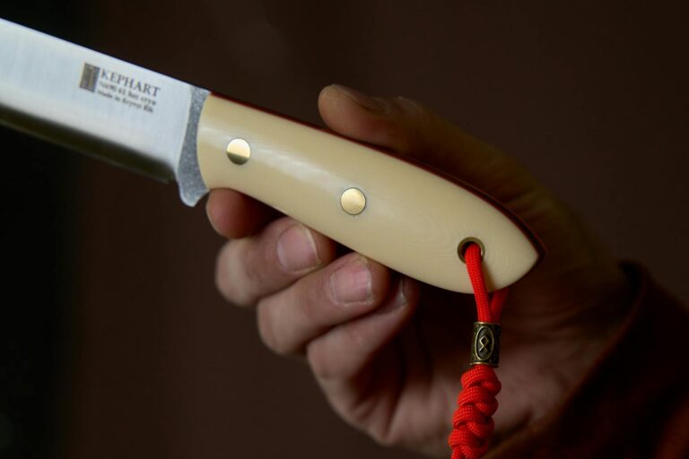 Präzises Messen und Markieren im Dartsport für bessere Wurfgenauigkeit Präzises Messen und Markieren der Abwurflinie für verbesserte Darts-Wurfgenauigkeit