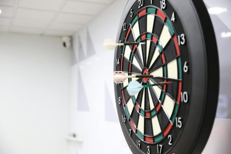 Dartspieler finden lokale Vereine und Gemeinschaften für Training und Wettkämpfe