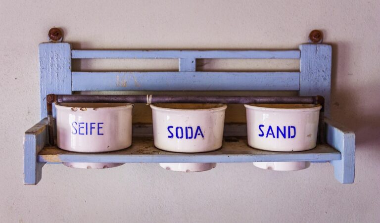 Sichere Montage einer Wandhalterung an verschiedenen Wandtypen für festen Halt